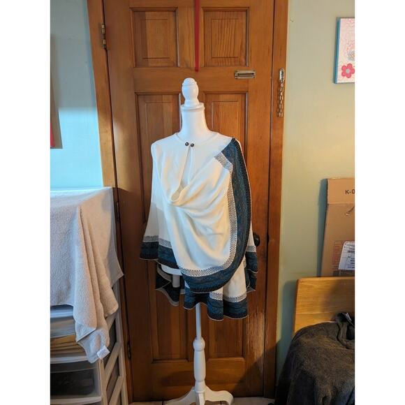 Hand Made Cashmere Wool Female Poncho - Picture 2 of 5